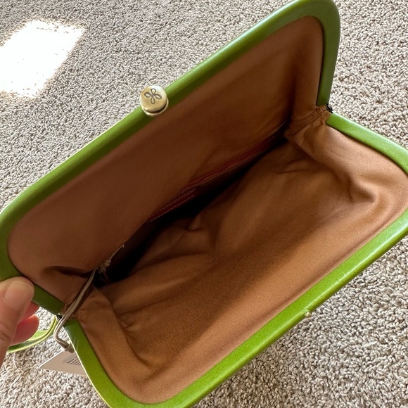 Hobo Lauren Wristlet Green Leather Women's Bag NWT - Picture 6 of 12